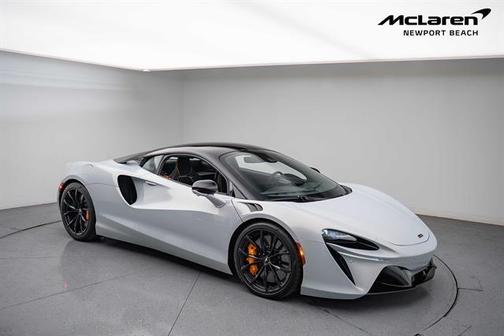 2023 McLaren Artura Base