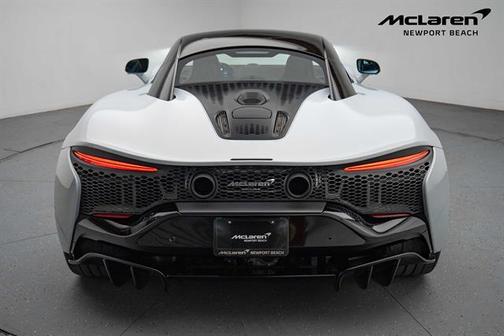 2023 McLaren Artura Base