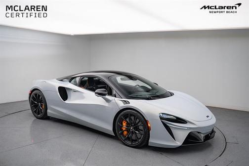 2023 McLaren Artura Base