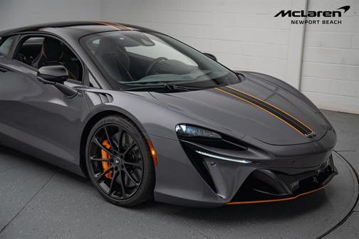 2025 McLaren Artura Base