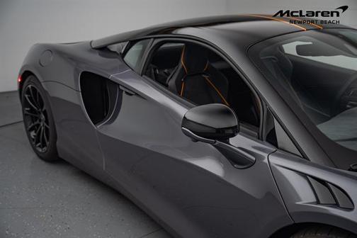 2025 McLaren Artura Base
