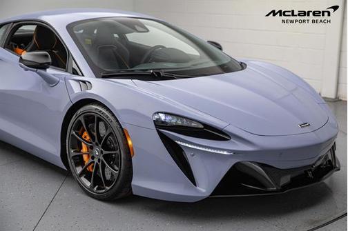 2025 McLaren Artura Performance