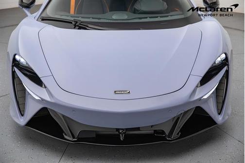 2025 McLaren Artura Performance