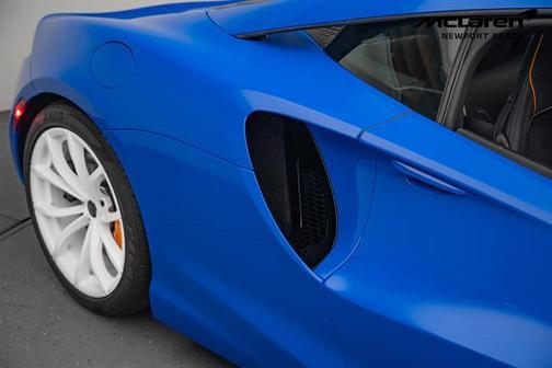 2025 McLaren Artura Performance