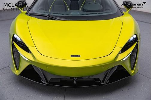 2025 McLaren Artura Base