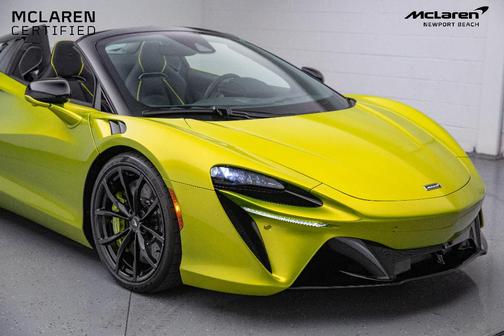 2025 McLaren Artura Base