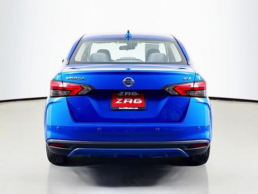 Blue 2021 Nissan Versa 1.6 SV