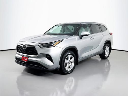 2022 Toyota Highlander LE