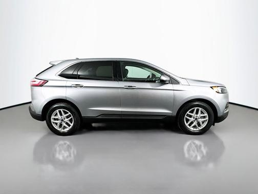 Iconic Silver Metallic 2022 Ford Edge SEL