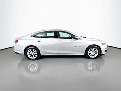 Silver Ice Metallic 2022 Chevrolet Malibu FWD LT