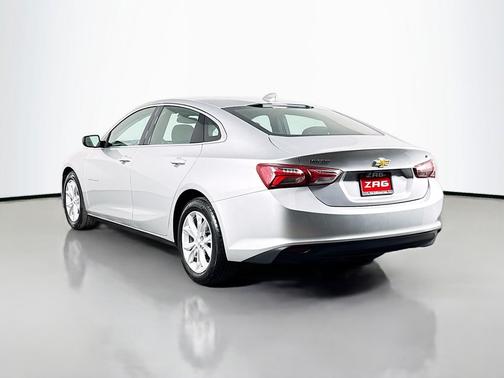 Silver Ice Metallic 2022 Chevrolet Malibu FWD LT