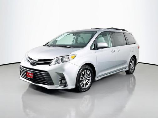 2020 Toyota Sienna XLE