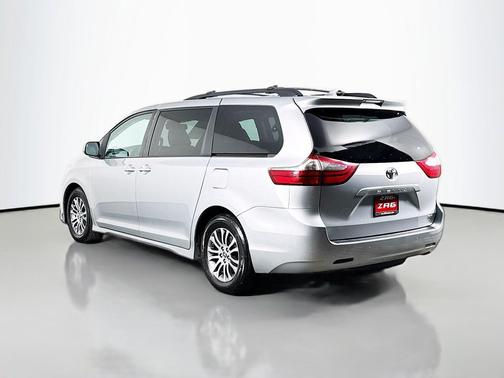 2020 Toyota Sienna XLE
