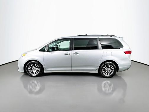2020 Toyota Sienna XLE