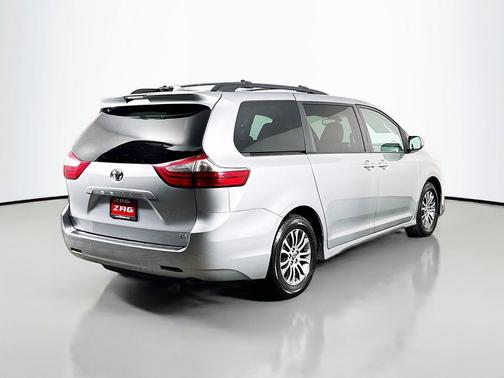 2020 Toyota Sienna XLE