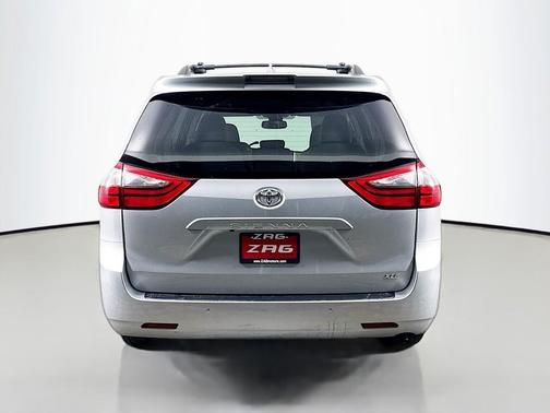 2020 Toyota Sienna XLE
