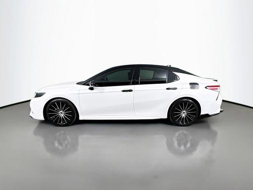 Wind Chill Pearl w/Midnight Black Metallic Roof 2020 Toyota Camry XSE