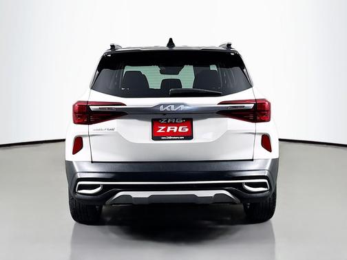 White 2022 Kia Seltos S
