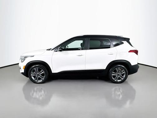 White 2022 Kia Seltos S
