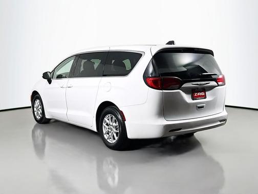 2022 Chrysler Voyager LX