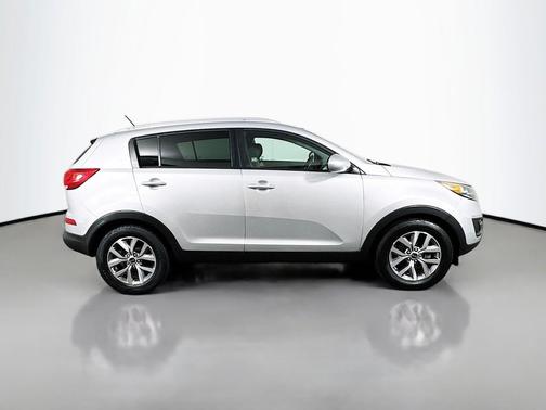 Bright Silver 2016 Kia Sportage LX