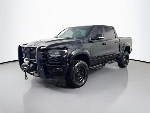 Diamond Black Crystal Pearlcoat 2021 RAM 1500 Big Horn/Lone Star