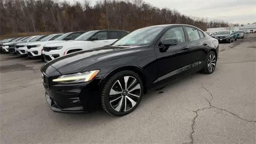 2022 Volvo S60 T5 Momentum