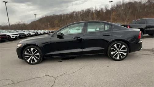 2022 Volvo S60 T5 Momentum