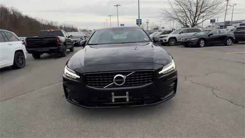 2022 Volvo S60 T5 Momentum