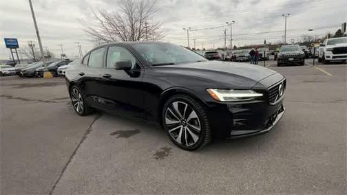 2022 Volvo S60 T5 Momentum