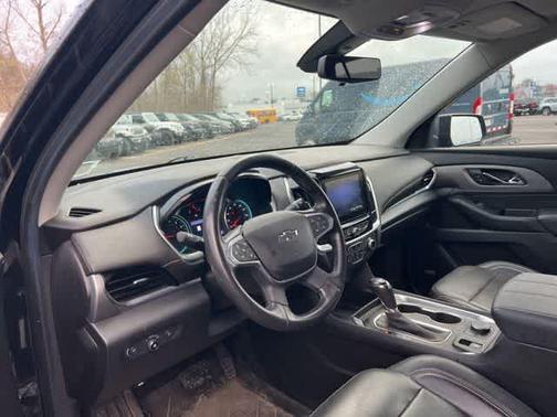 Mosaic Black Metallic 2020 Chevrolet Traverse RS