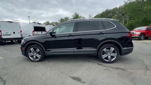 Deep Black Pearl 2021 Volkswagen Tiguan 2.0T SEL