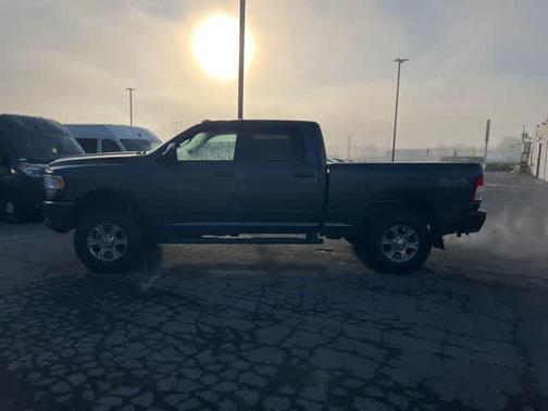 Granite Crystal Metallic Clearcoat 2019 RAM 2500 Big Horn Crew Cab 4x4 6'4' Box