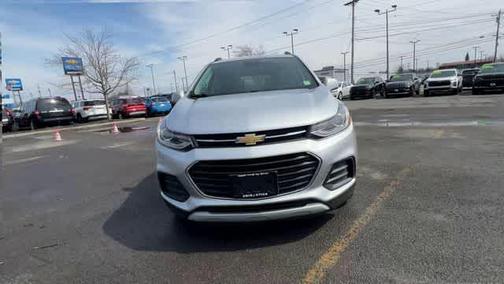 Silver Ice Metallic 2019 Chevrolet Trax LT