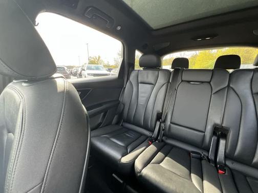 Glacier White Metallic 2021 Audi Q7 55 Premium Plus