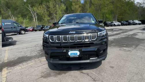 Diamond Black Crystal Pearlcoat 2022 Jeep Compass Latitude Lux