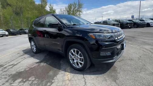 Diamond Black Crystal Pearlcoat 2022 Jeep Compass Latitude Lux