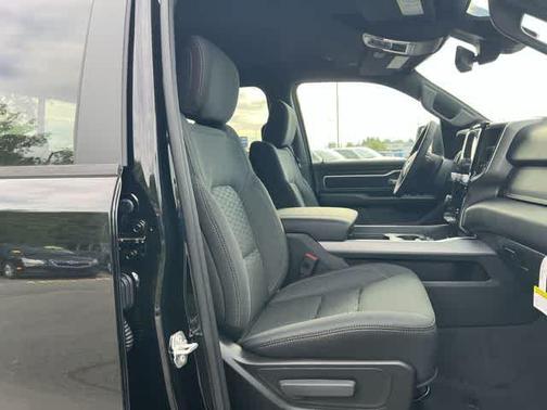 Diamond Black Crystal Pearlcoat 2026 RAM 1500 Big Horn/Lone Star