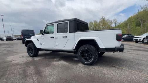 Bright White Clearcoat 2025 Jeep Gladiator Willys