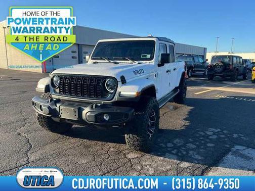 Bright White Clearcoat 2025 Jeep Gladiator Willys