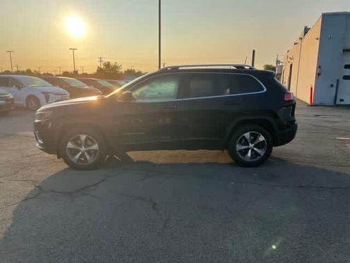 Diamond Black Crystal Pearlcoat 2019 Jeep Cherokee Limited