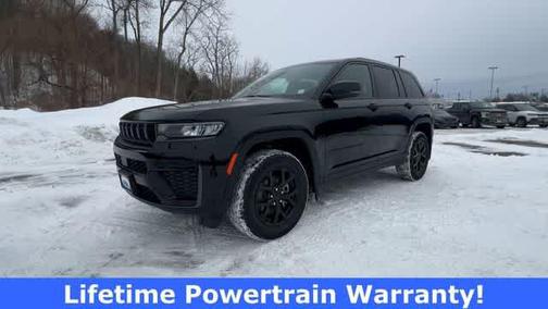Diamond Black Crystal Pearlcoat 2026 Jeep Grand Cherokee Altitude