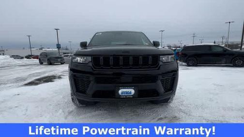 Diamond Black Crystal Pearlcoat 2026 Jeep Grand Cherokee Altitude