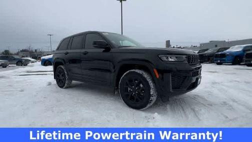 Diamond Black Crystal Pearlcoat 2026 Jeep Grand Cherokee Altitude