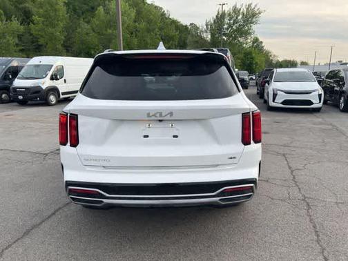 Glacial White Pearl 2023 Kia Sorento SX
