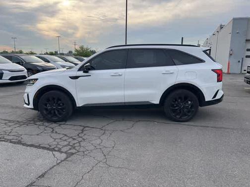 Glacial White Pearl 2023 Kia Sorento SX
