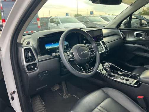 Glacial White Pearl 2023 Kia Sorento SX