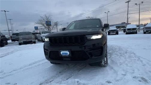 2025 Jeep Grand Cherokee Laredo
