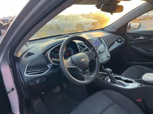 Silver Ice Metallic 2021 Chevrolet Malibu FWD LT