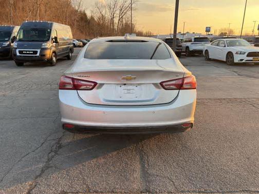 Silver Ice Metallic 2021 Chevrolet Malibu FWD LT
